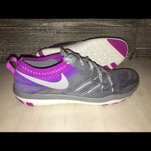 NWT !!!! NIKE FREE TRAINING FLYKNIT !!!